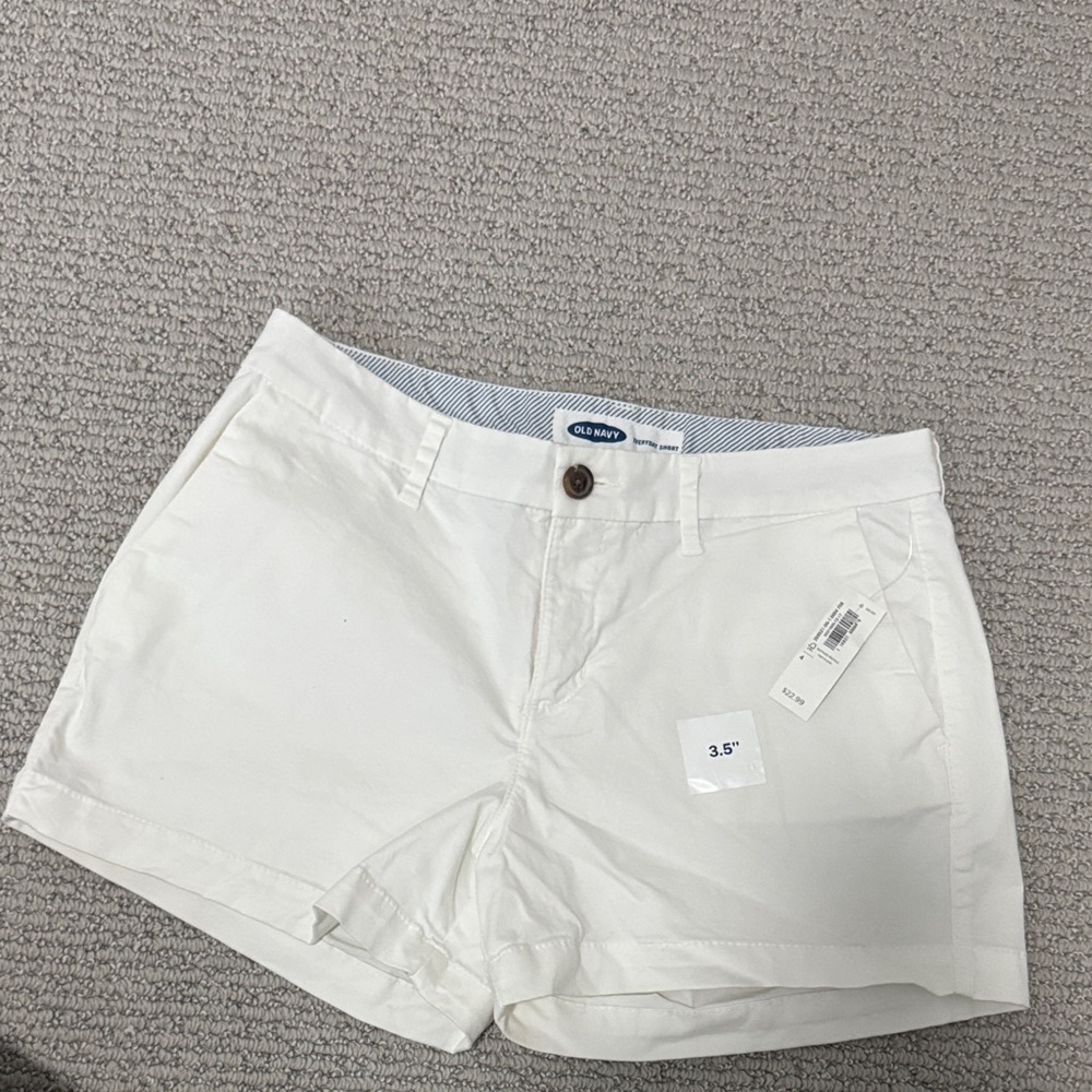 Old Navy Women's Cream Shorts. BRAND NEW. NEVER WORN!